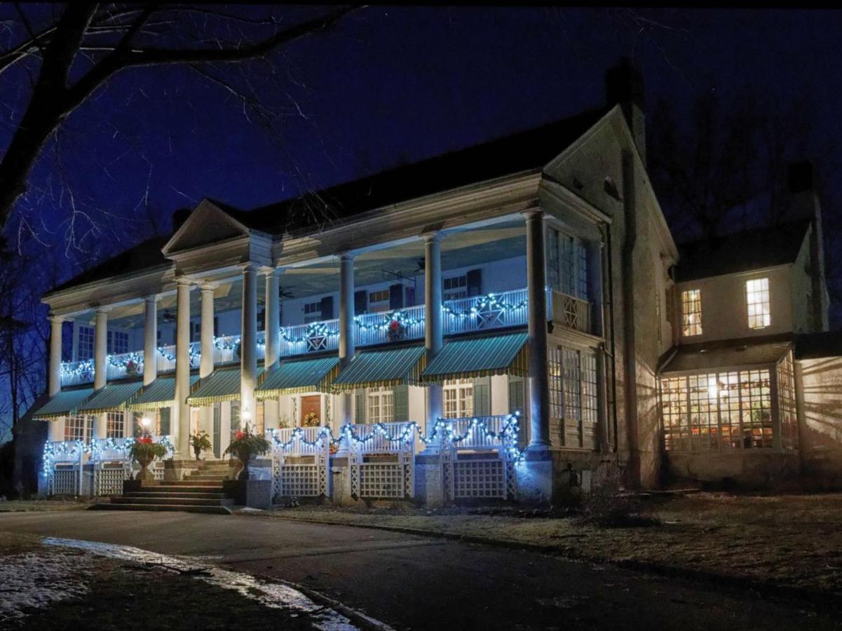 Montrose Inn Belleville Exterior photo
